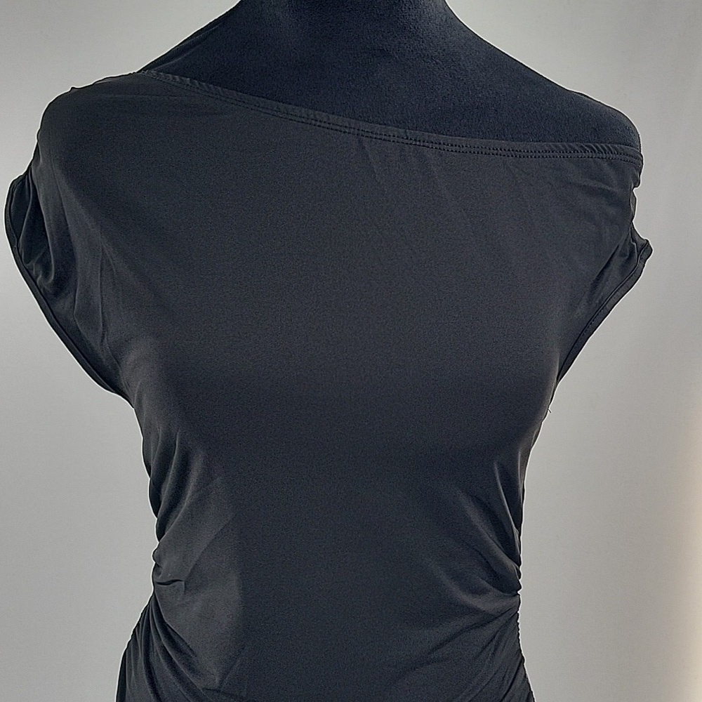 Elegant Black Off-Shoulder Dress - Picture 16 of 16